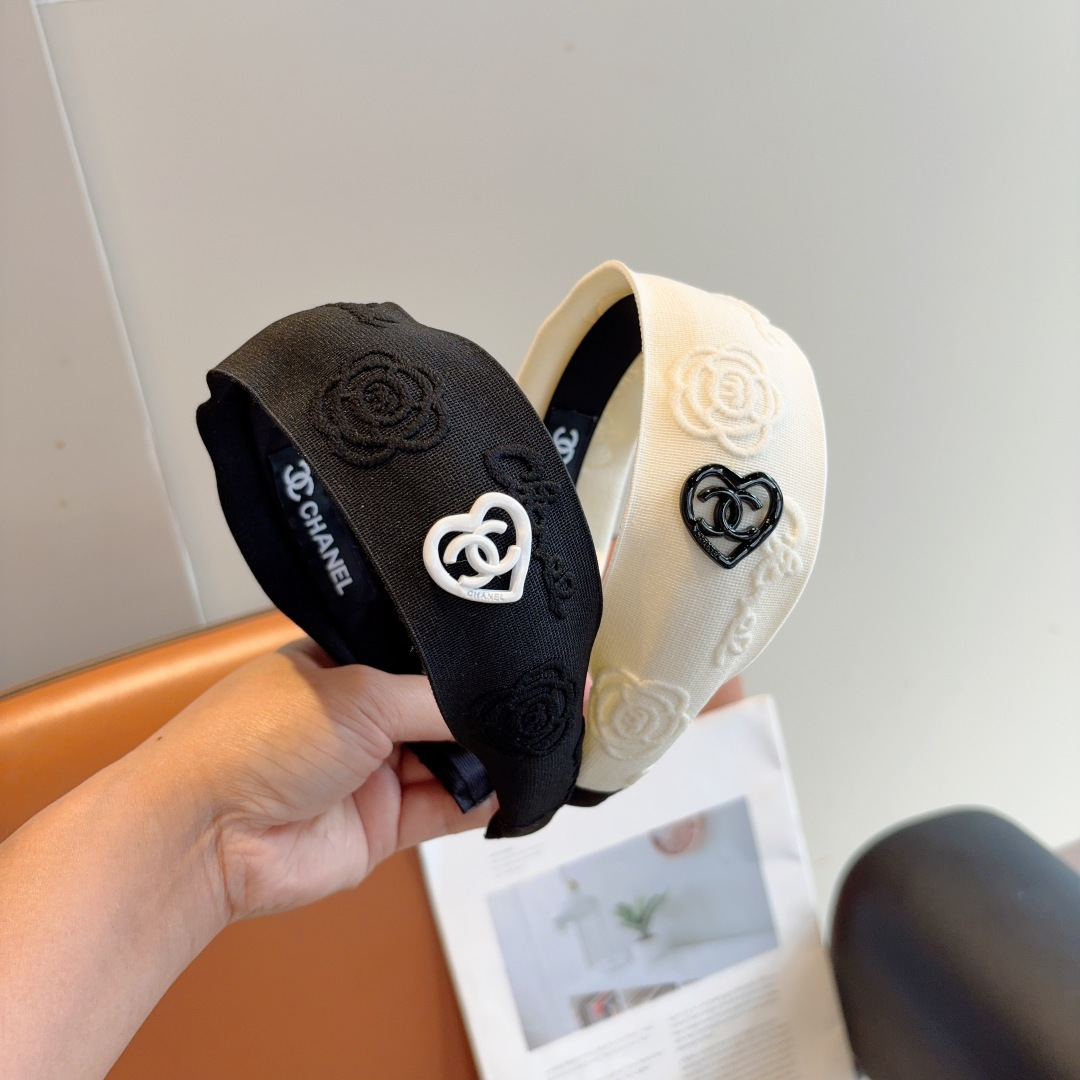 CHANEL シャネル ヘアバンド 本革 ローズ刺繍 全2色 - 画像 4