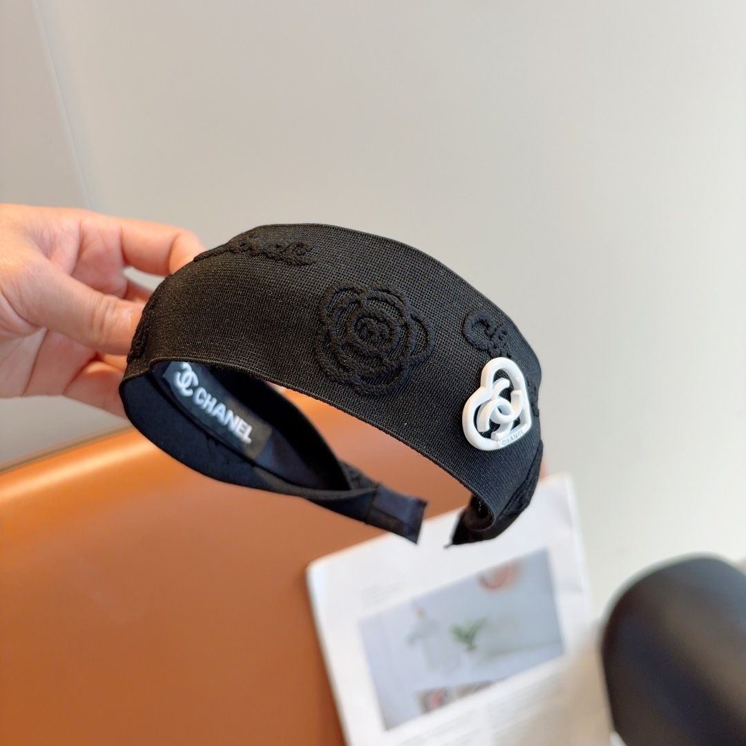 CHANEL シャネル ヘアバンド 本革 ローズ刺繍 全2色 - 画像 5