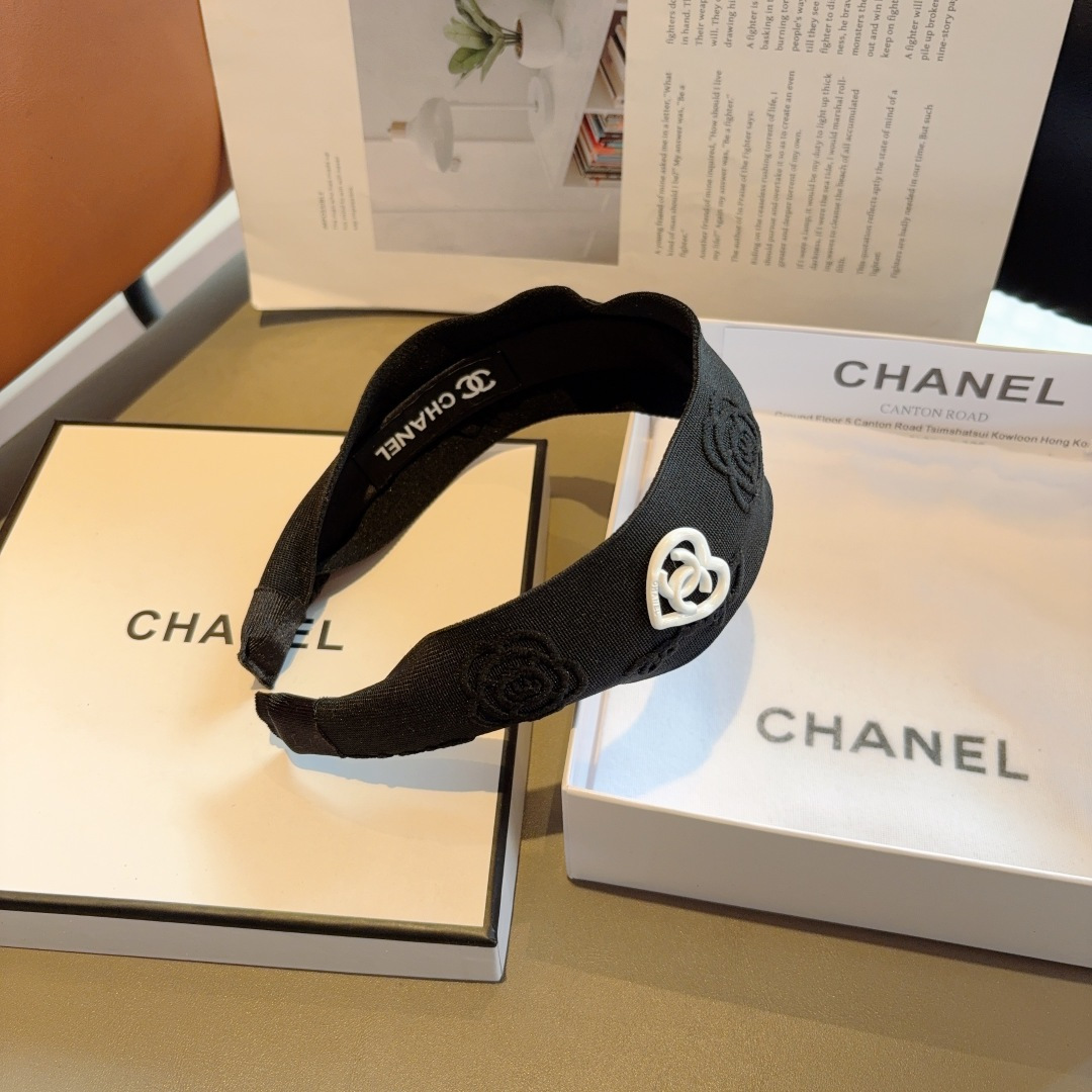 CHANEL シャネル ヘアバンド 本革 ローズ刺繍 全2色 - 画像 8