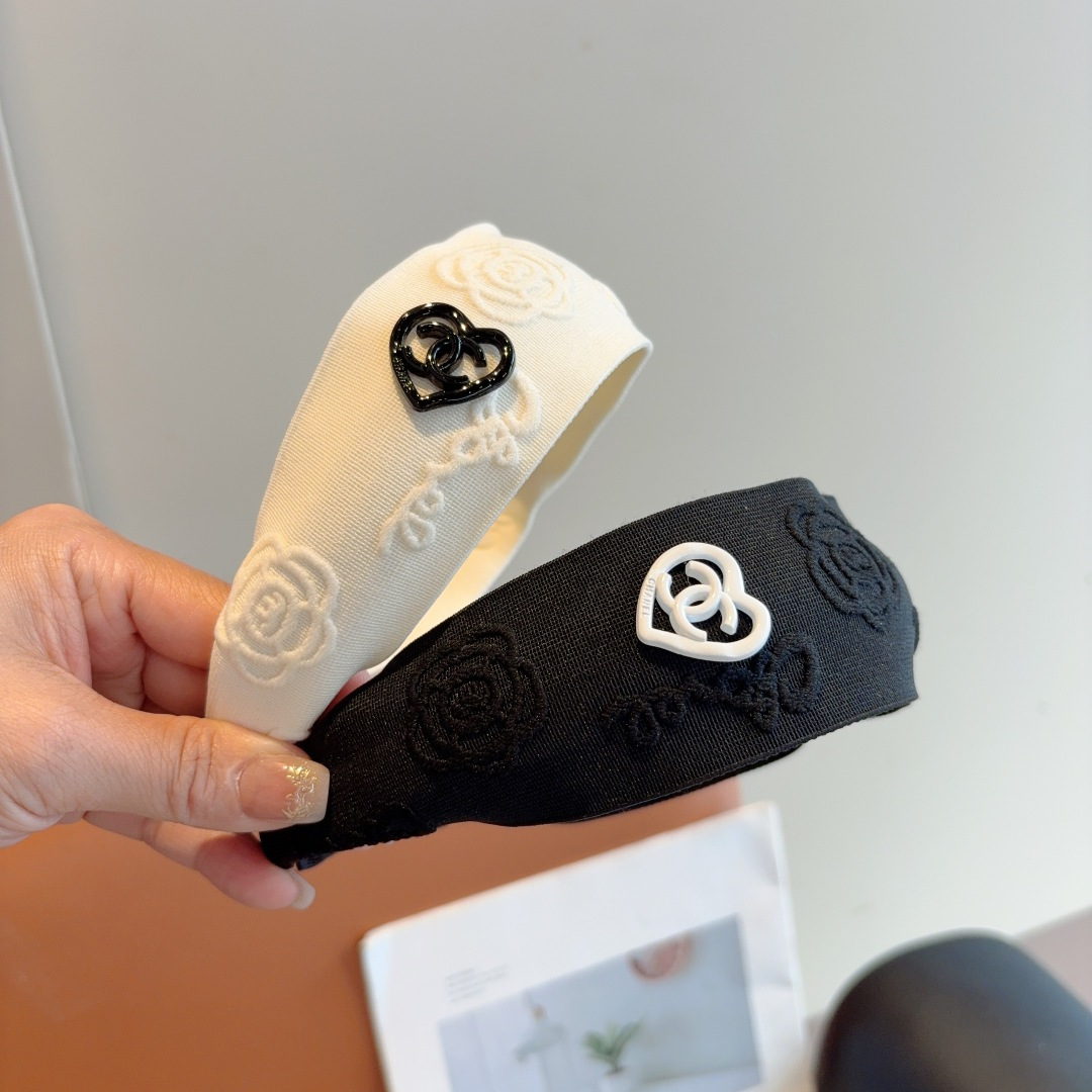 CHANEL シャネル ヘアバンド 本革 ローズ刺繍 全2色 - 画像 9