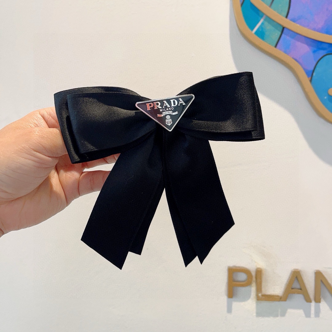 PRADA プラダ ヘアクリップ 本革 ブラック - 画像 2