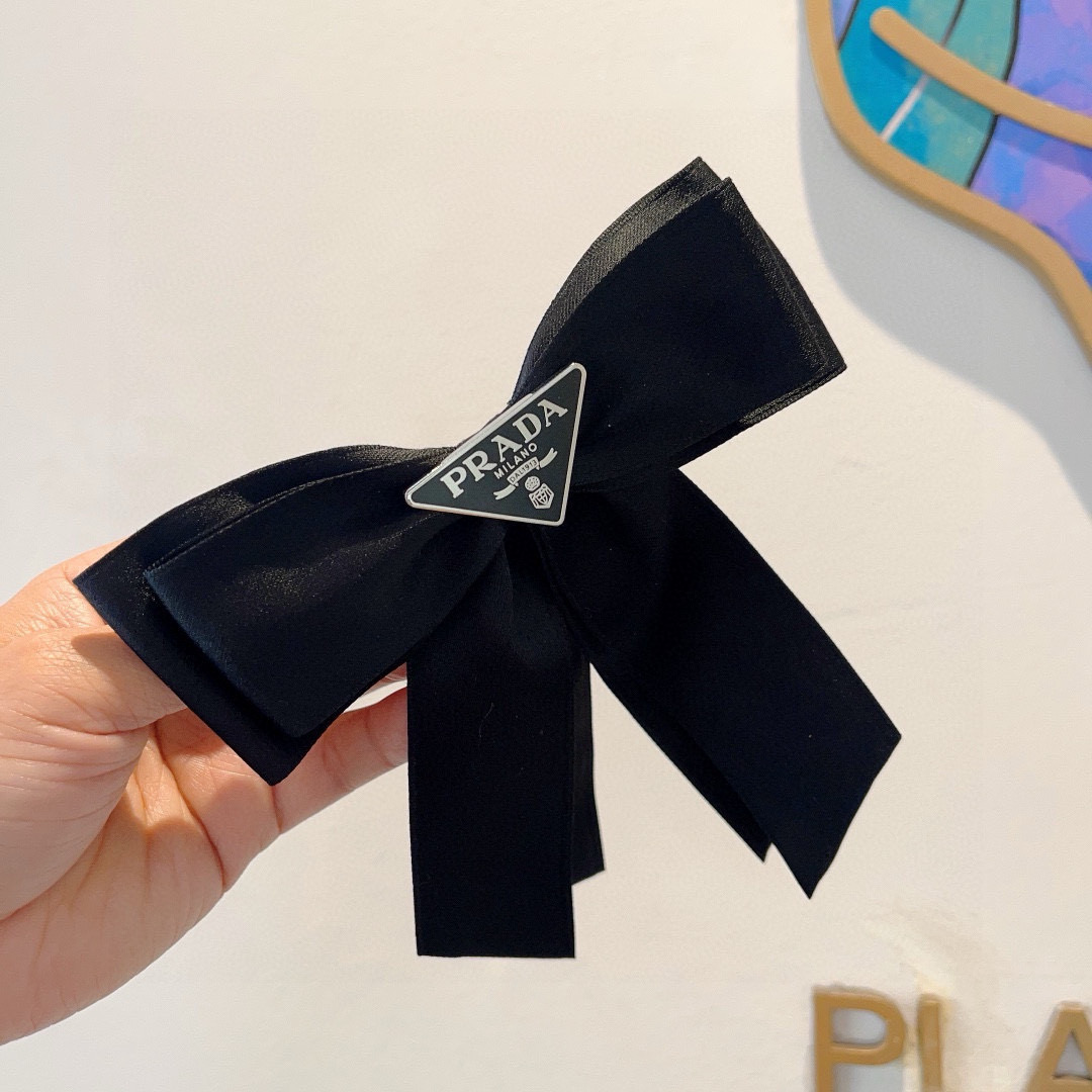 PRADA プラダ ヘアクリップ 本革 ブラック - 画像 3