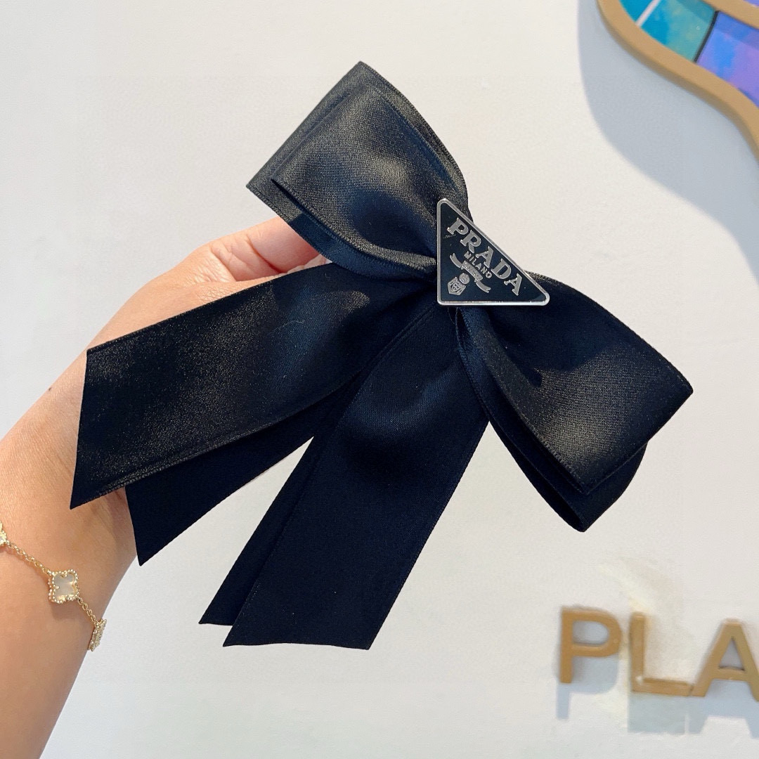 PRADA プラダ ヘアクリップ 本革 ブラック - 画像 4