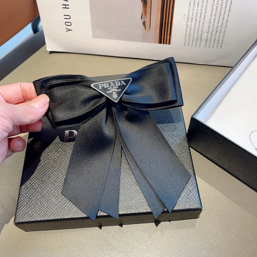 PRADA プラダ ヘアクリップ 本革 ブラック - 画像 6