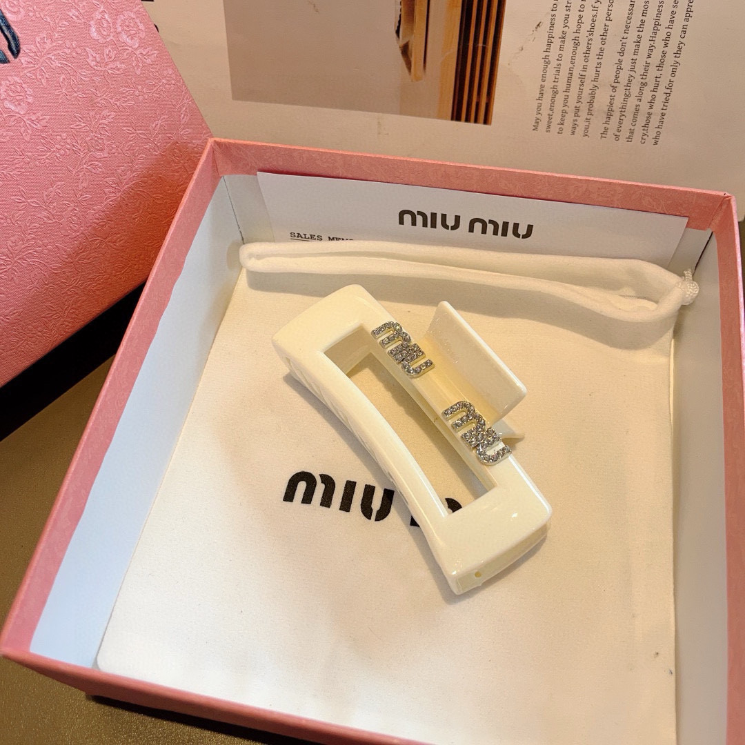 MIU MIU ミュウミュウ ヘアクリップ シルバーロゴ ホワイト 全1色 - 画像 5