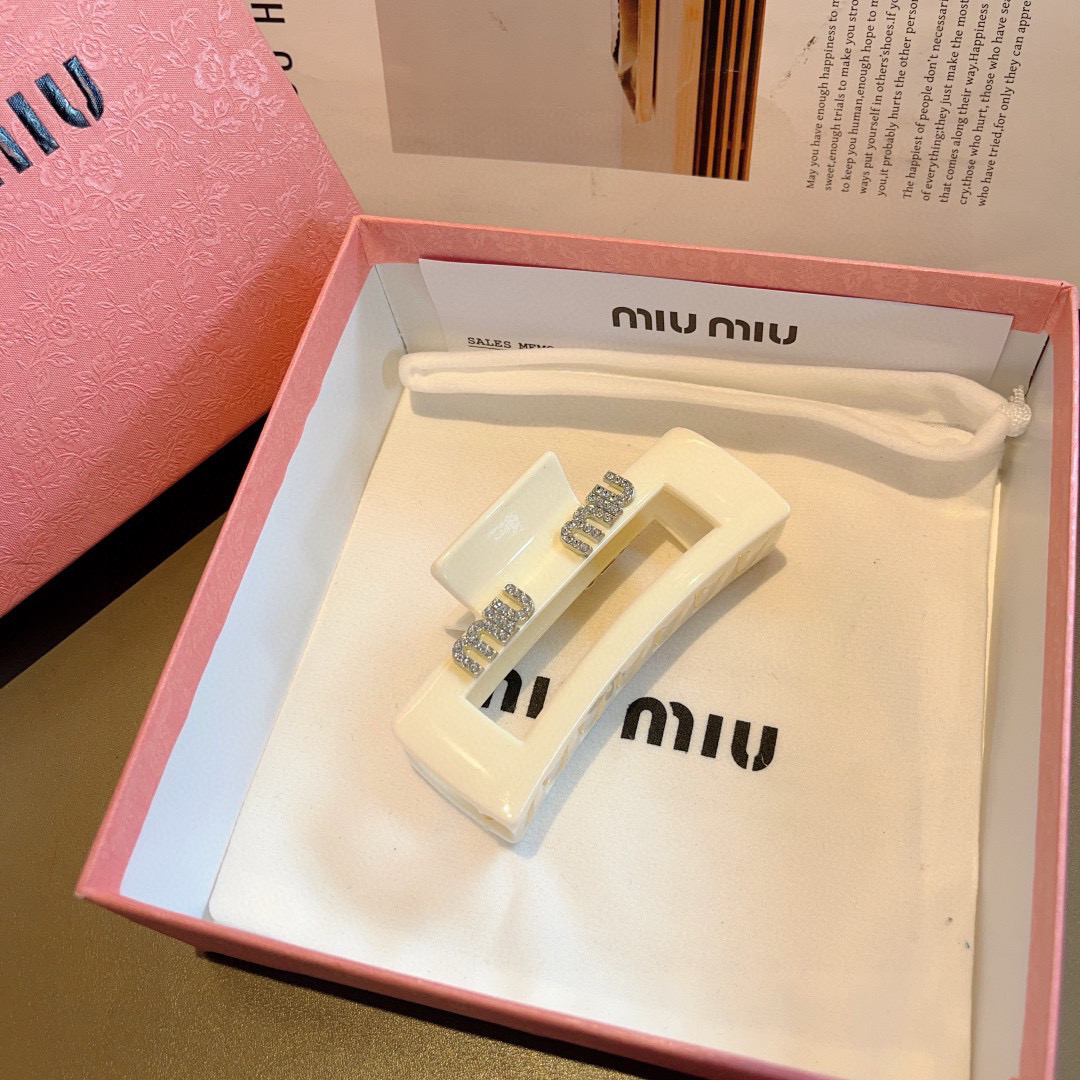 MIU MIU ミュウミュウ ヘアクリップ シルバーロゴ ホワイト 全1色 - 画像 6