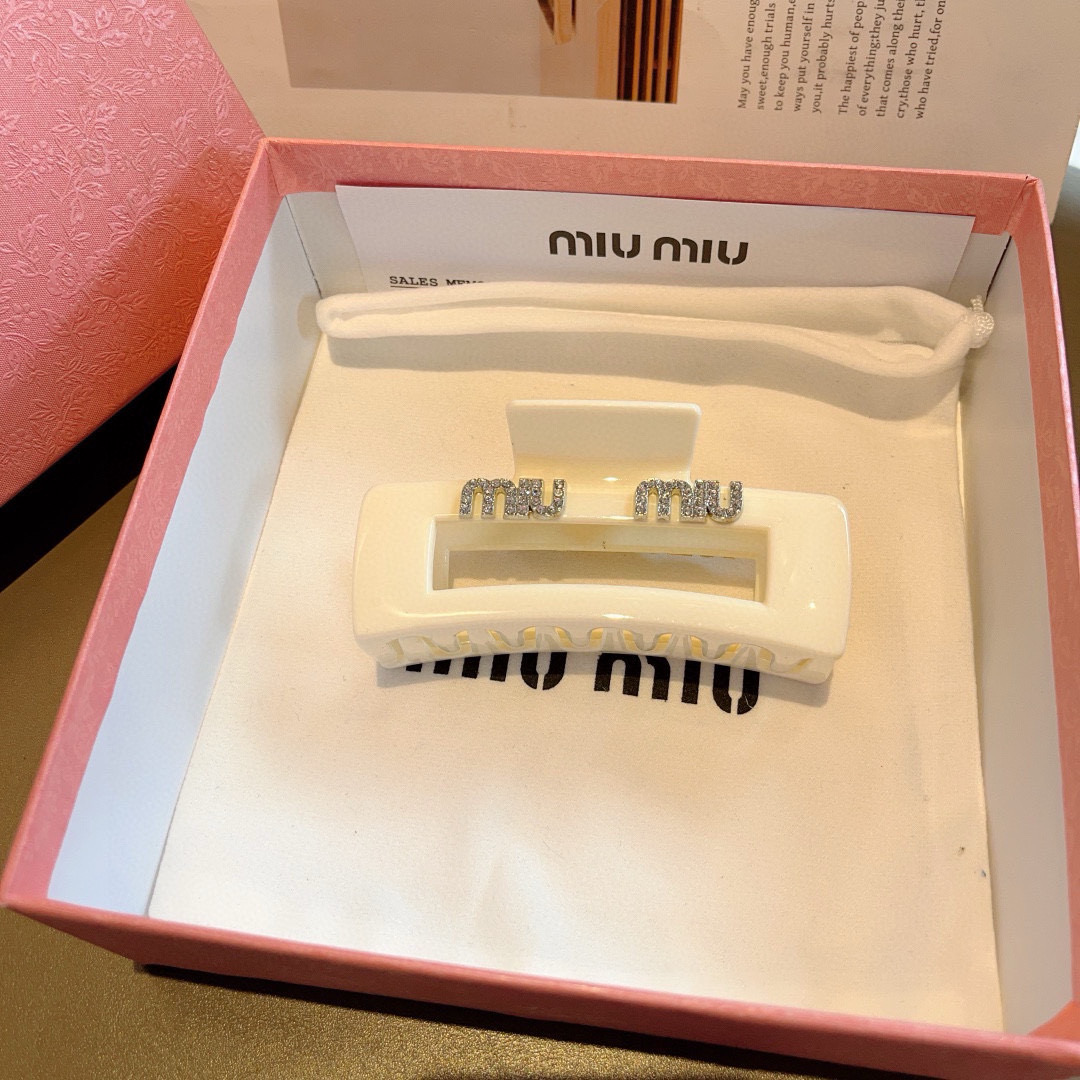 MIU MIU ミュウミュウ ヘアクリップ シルバーロゴ ホワイト 全1色 - 画像 7