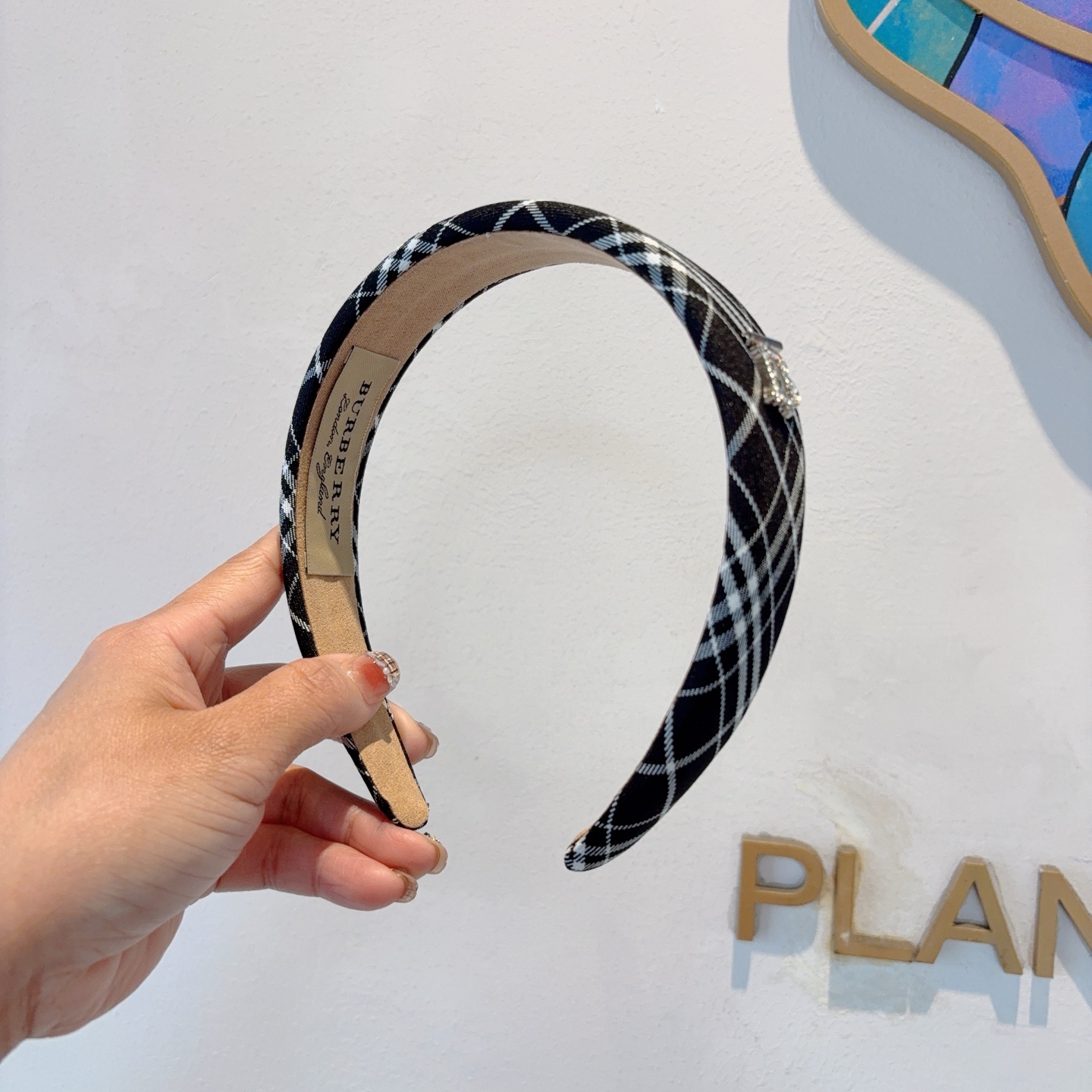 BURBERRY バーバリー ヘアアクセサリー プラットフォームヘッドバンド ブラック 全2色 - 画像 2