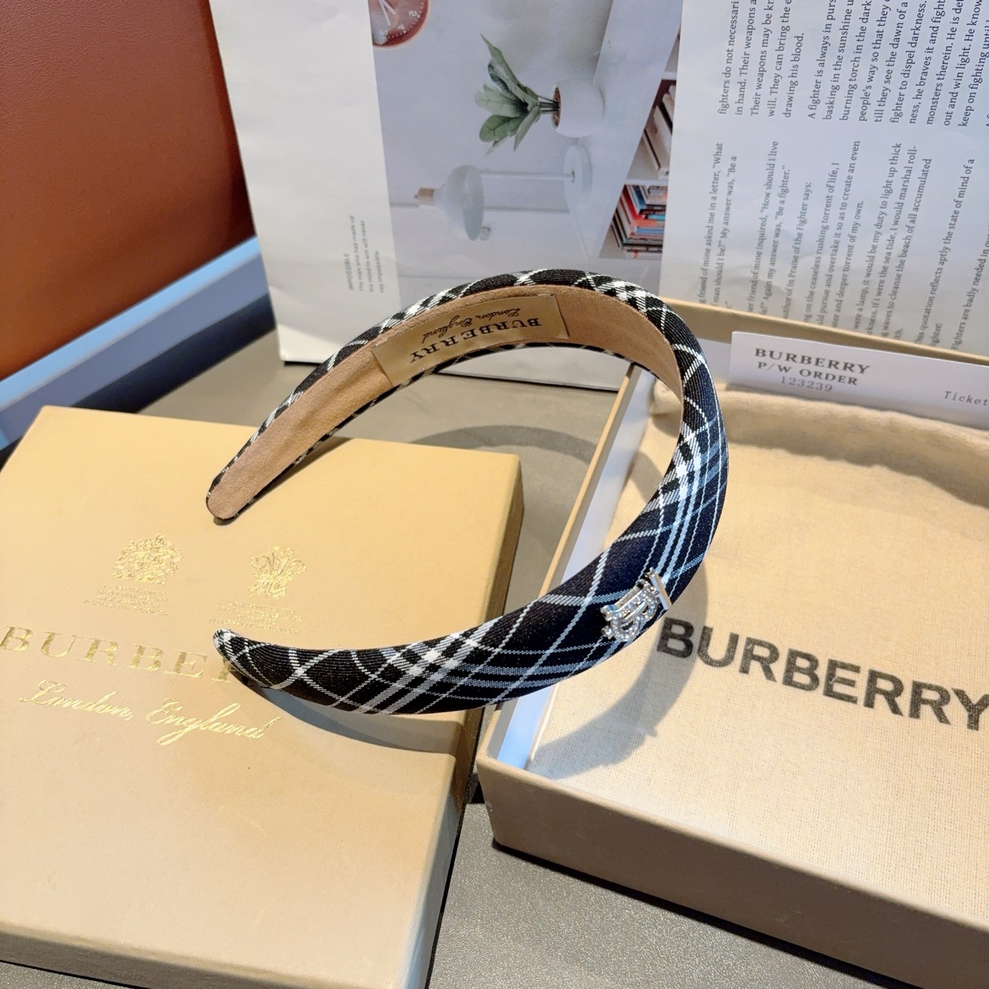 BURBERRY バーバリー ヘアアクセサリー プラットフォームヘッドバンド ブラック 全2色 - 画像 7