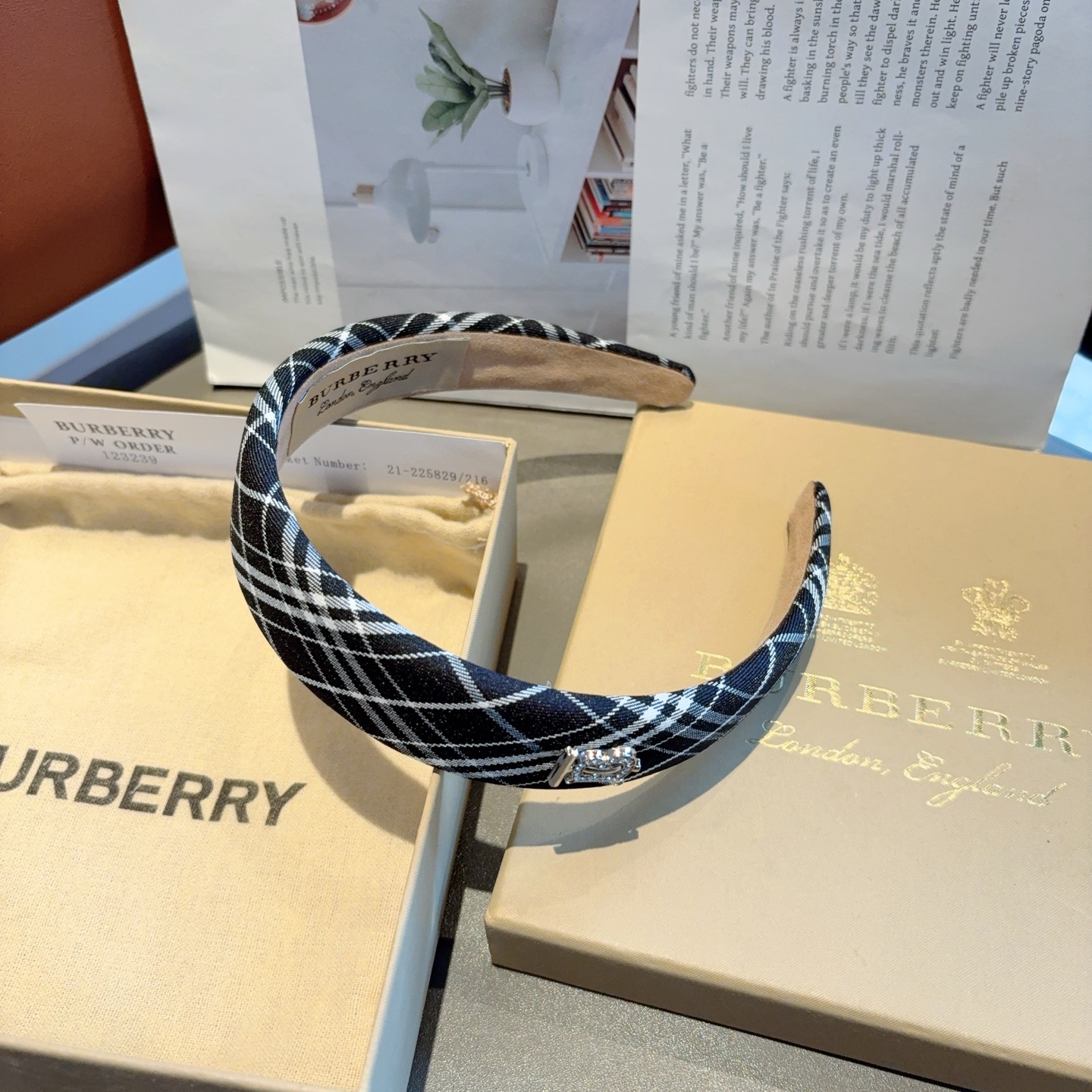 BURBERRY バーバリー ヘアアクセサリー プラットフォームヘッドバンド ブラック 全2色 - 画像 8