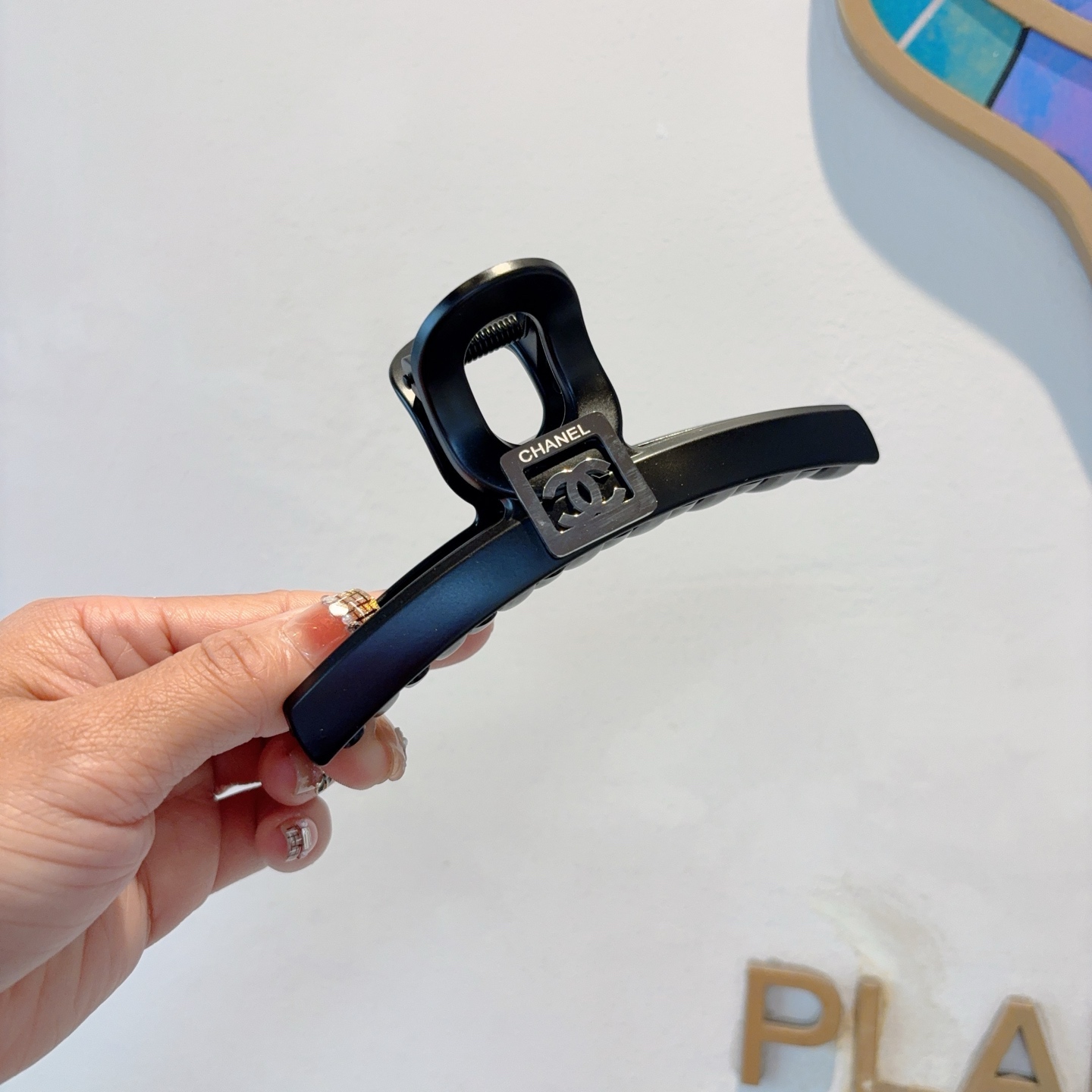 CHANEL シャネル ヘアクリップ 本革 ブラック レディース 60mm 全2色