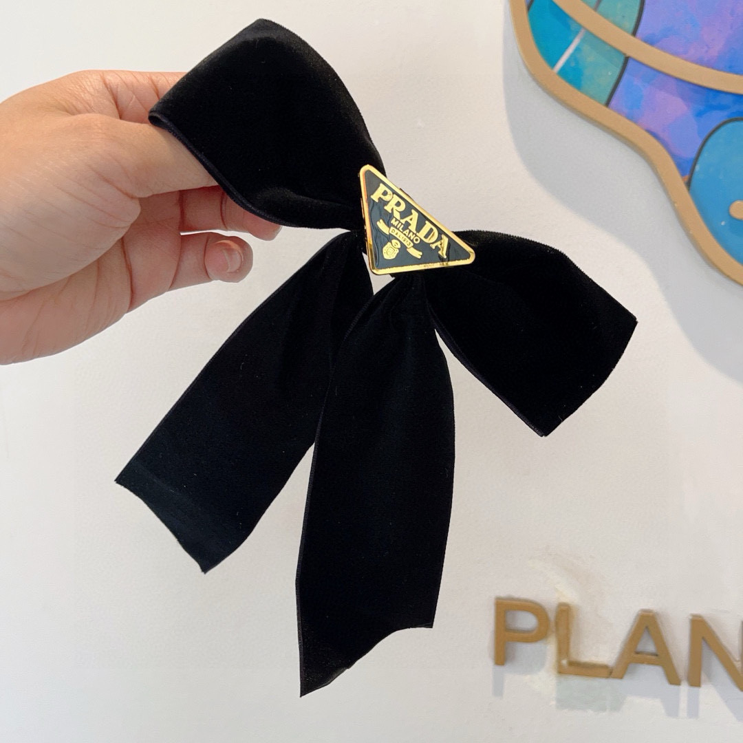PRADA プラダ ヘアアクセサリー 本革 フラットヘアクリップ ブラック - 画像 3