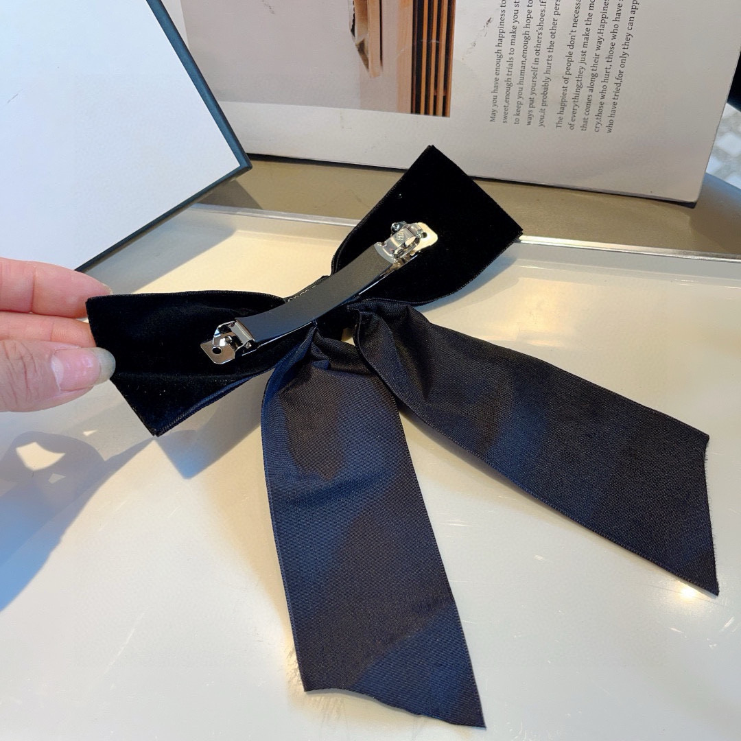 PRADA プラダ ヘアアクセサリー 本革 フラットヘアクリップ ブラック - 画像 8