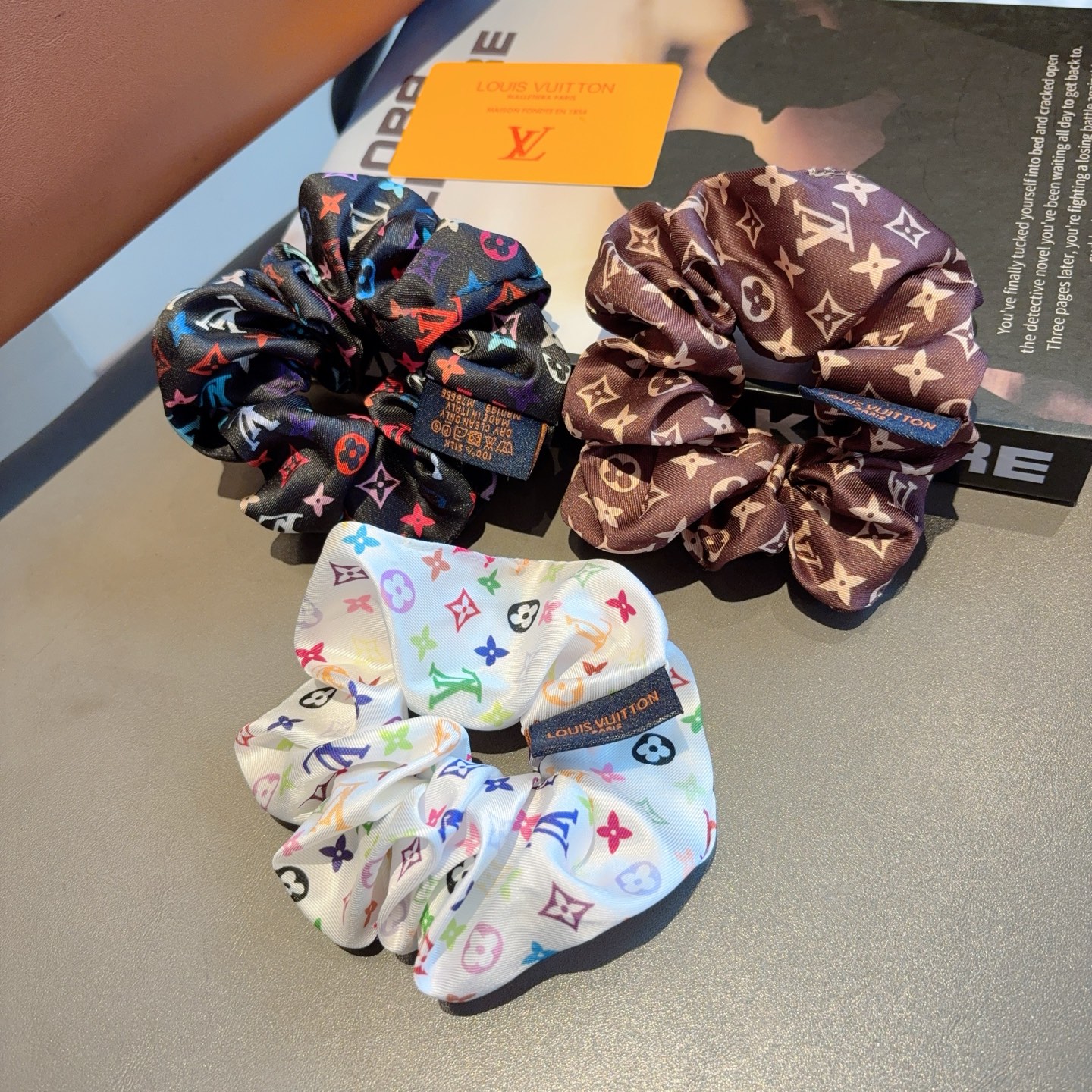 LOUIS VUITTON ルイ・ヴィトン ヘアゴム 本革 多色展開
