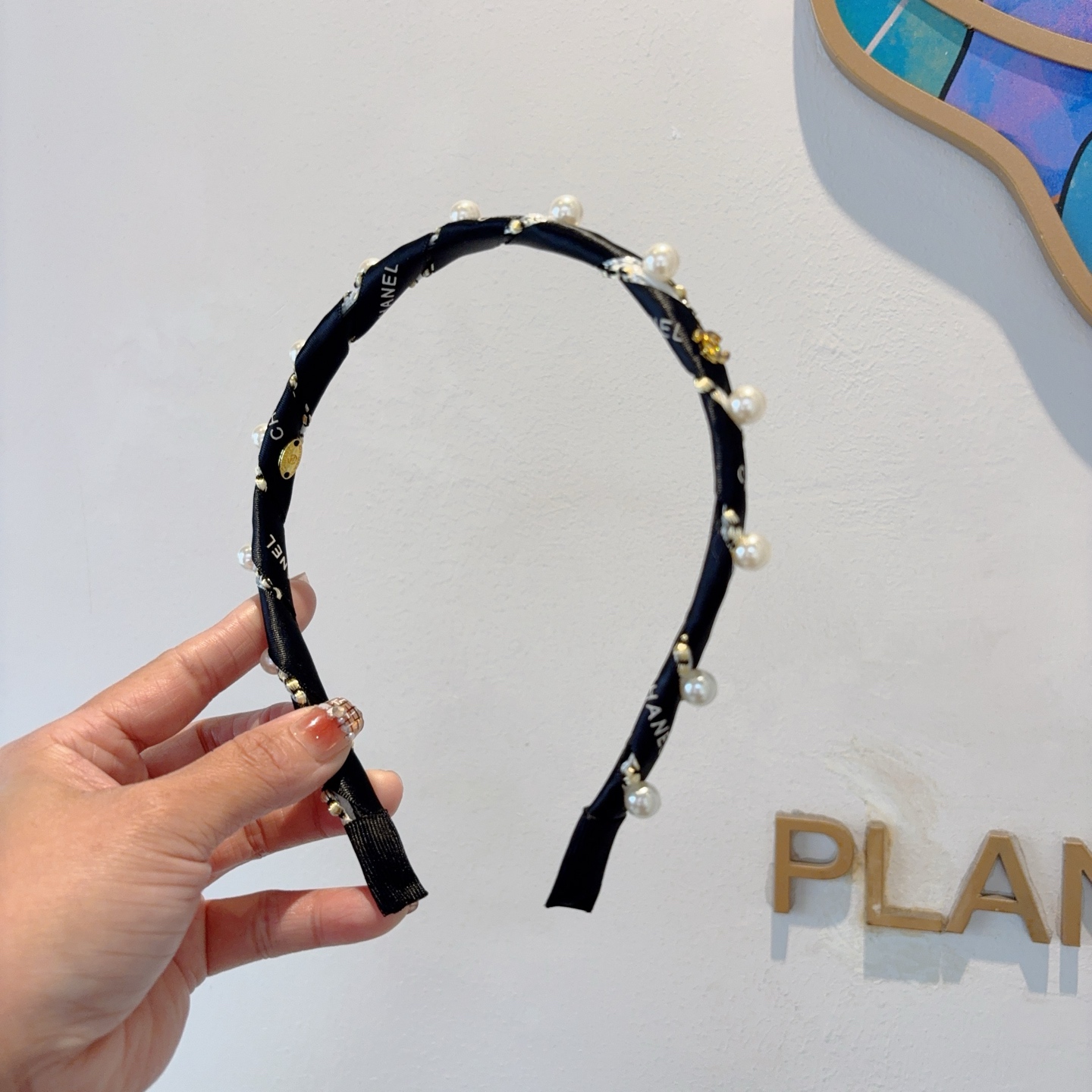 CHANEL シャネル ヘアバンド フラワーデザイン 黒 ホワイト 全2色 - 画像 2