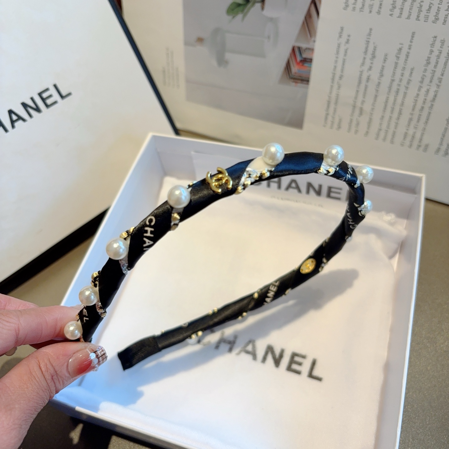 CHANEL シャネル ヘアバンド フラワーデザイン 黒 ホワイト 全2色 - 画像 5