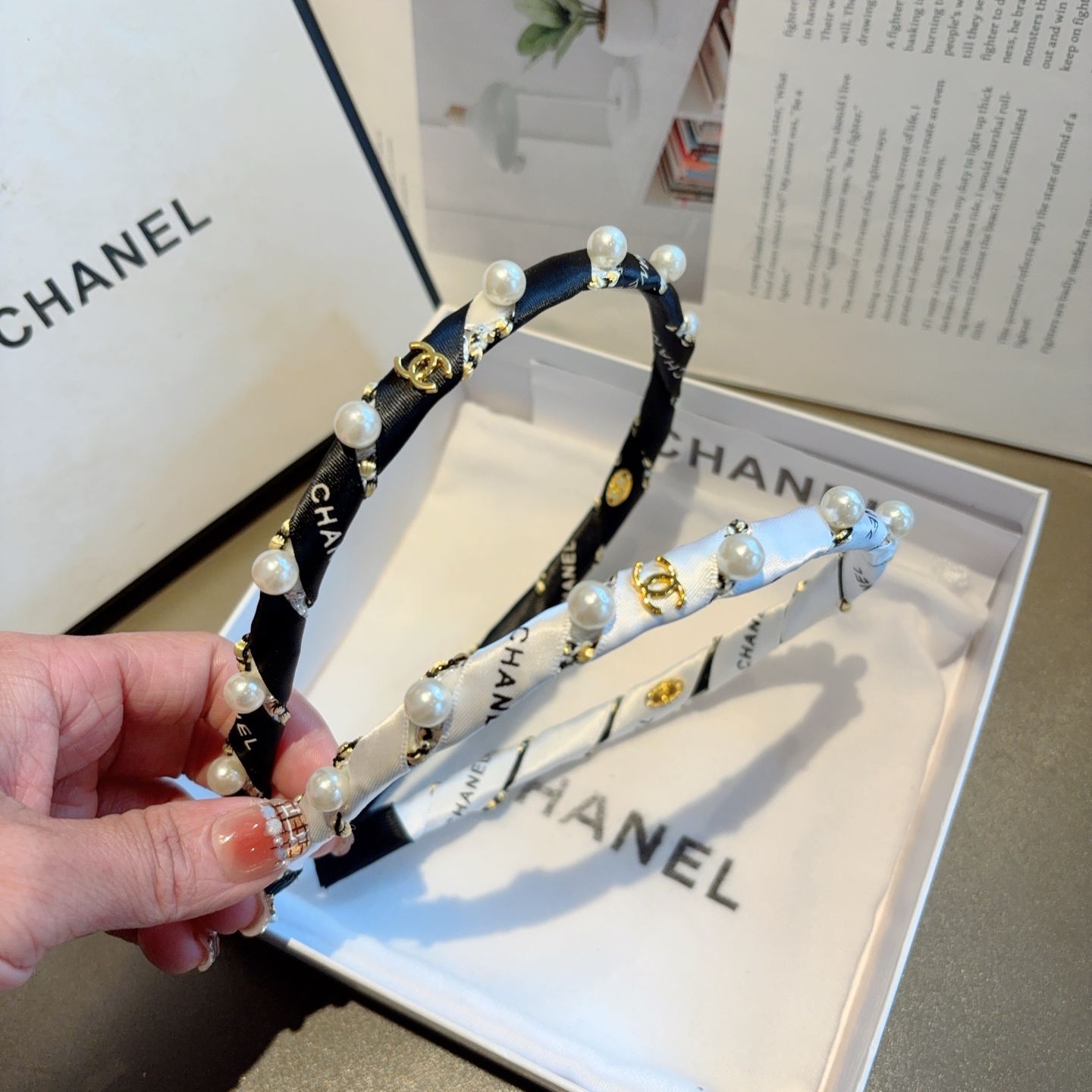 CHANEL シャネル ヘアバンド フラワーデザイン 黒 ホワイト 全2色 - 画像 8