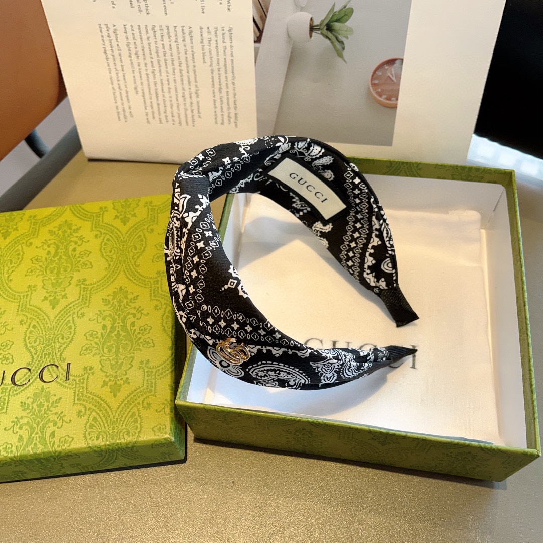 GUCCI グッチ ヘアバンド バンダナ柄 本革 ブラック・ホワイト - 画像 5
