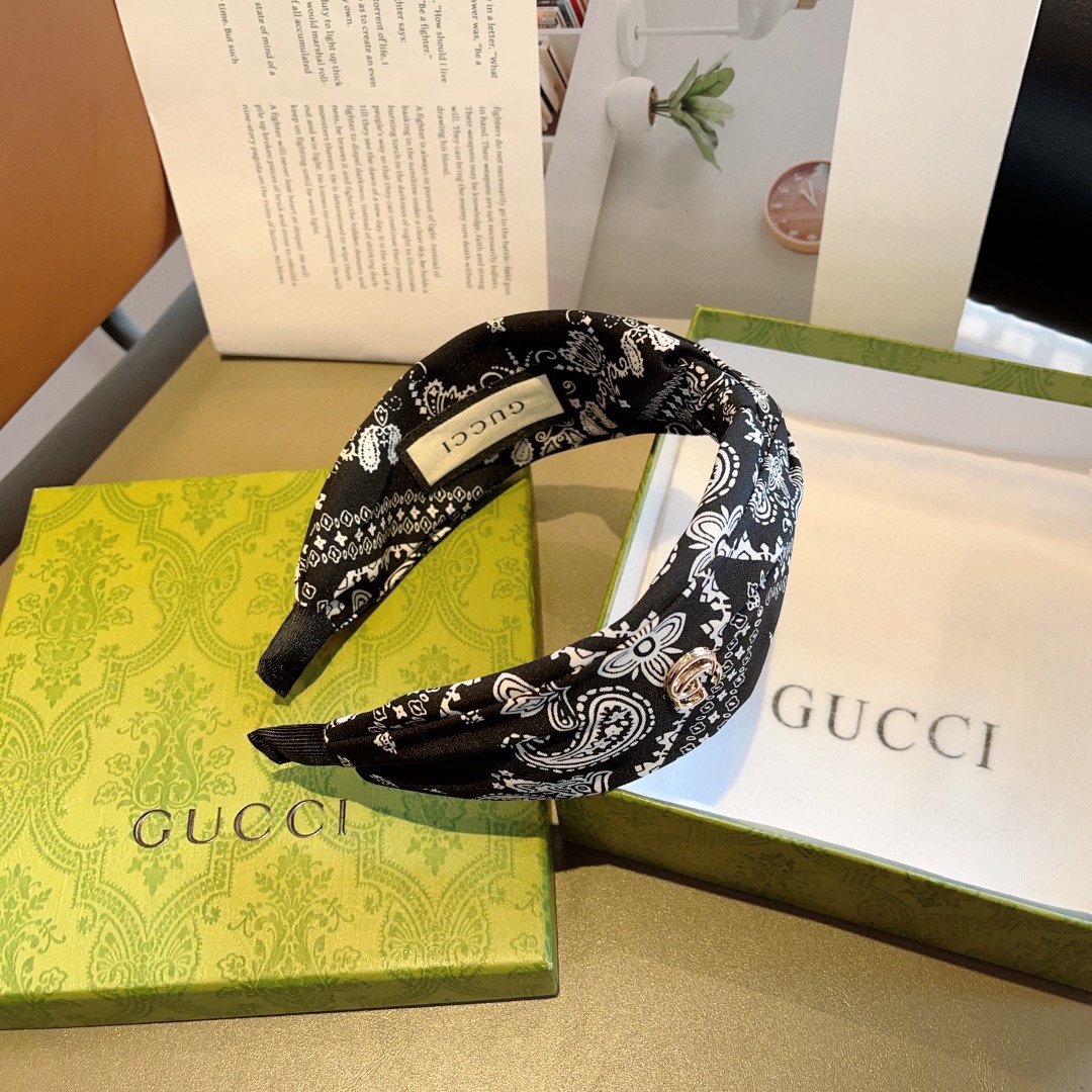 GUCCI グッチ ヘアバンド バンダナ柄 本革 ブラック・ホワイト - 画像 8