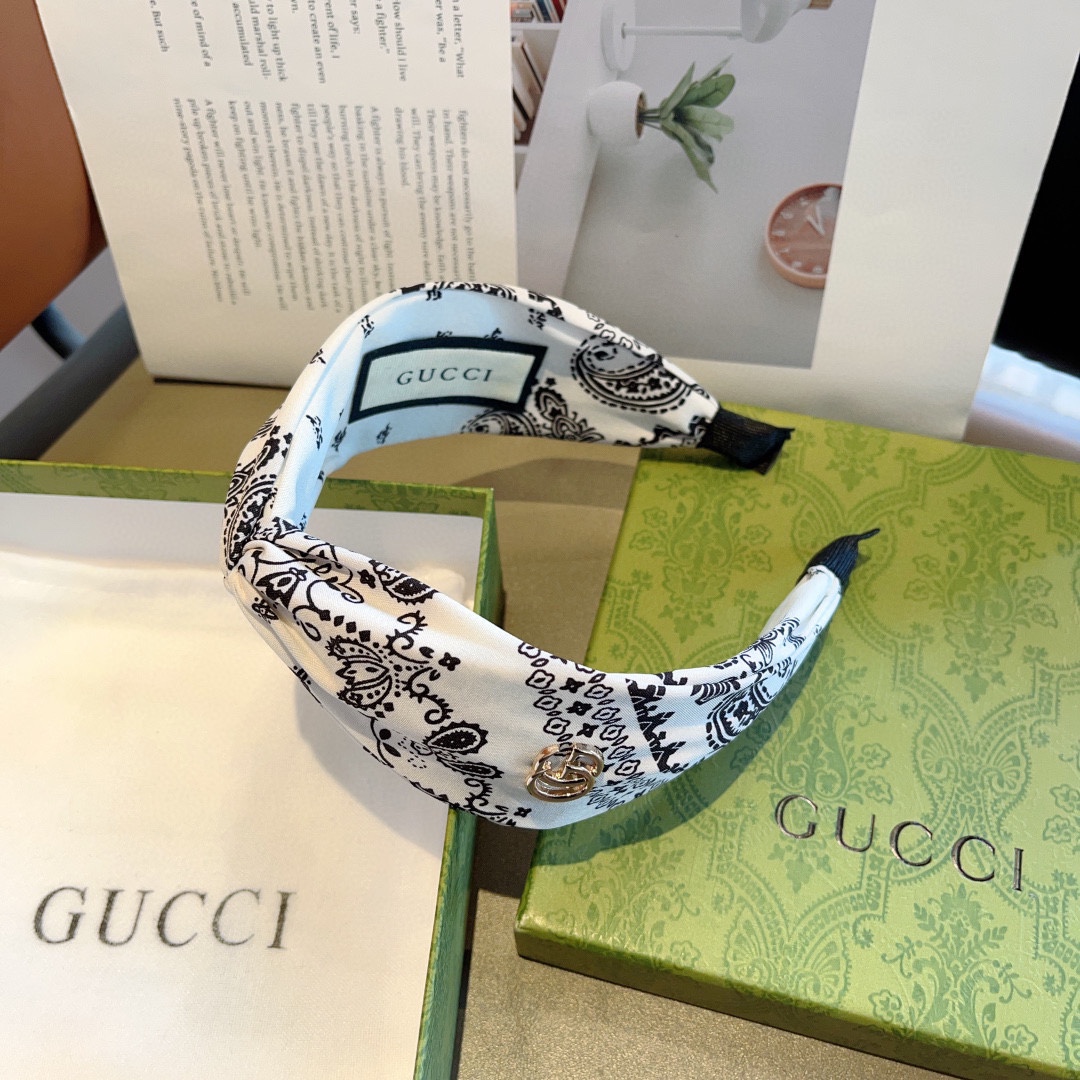 GUCCI グッチ ヘアアクセサリー バンダナ柄 ファッション ブランド ブラック ホワイト 全2色 - 画像 7