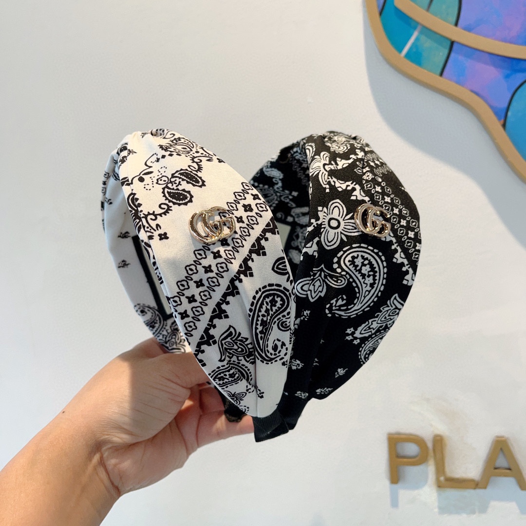 GUCCI グッチ ヘアアクセサリー バンダナ柄 ファッション ブランド ブラック ホワイト 全2色 - 画像 9