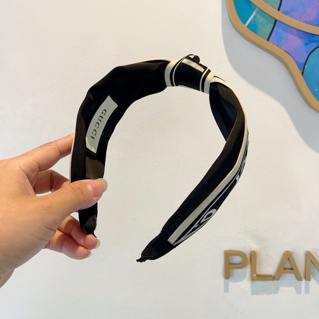 GUCCI グッチ ヘアバンド ロゴ ブランド ブラック 全1色 - 画像 4