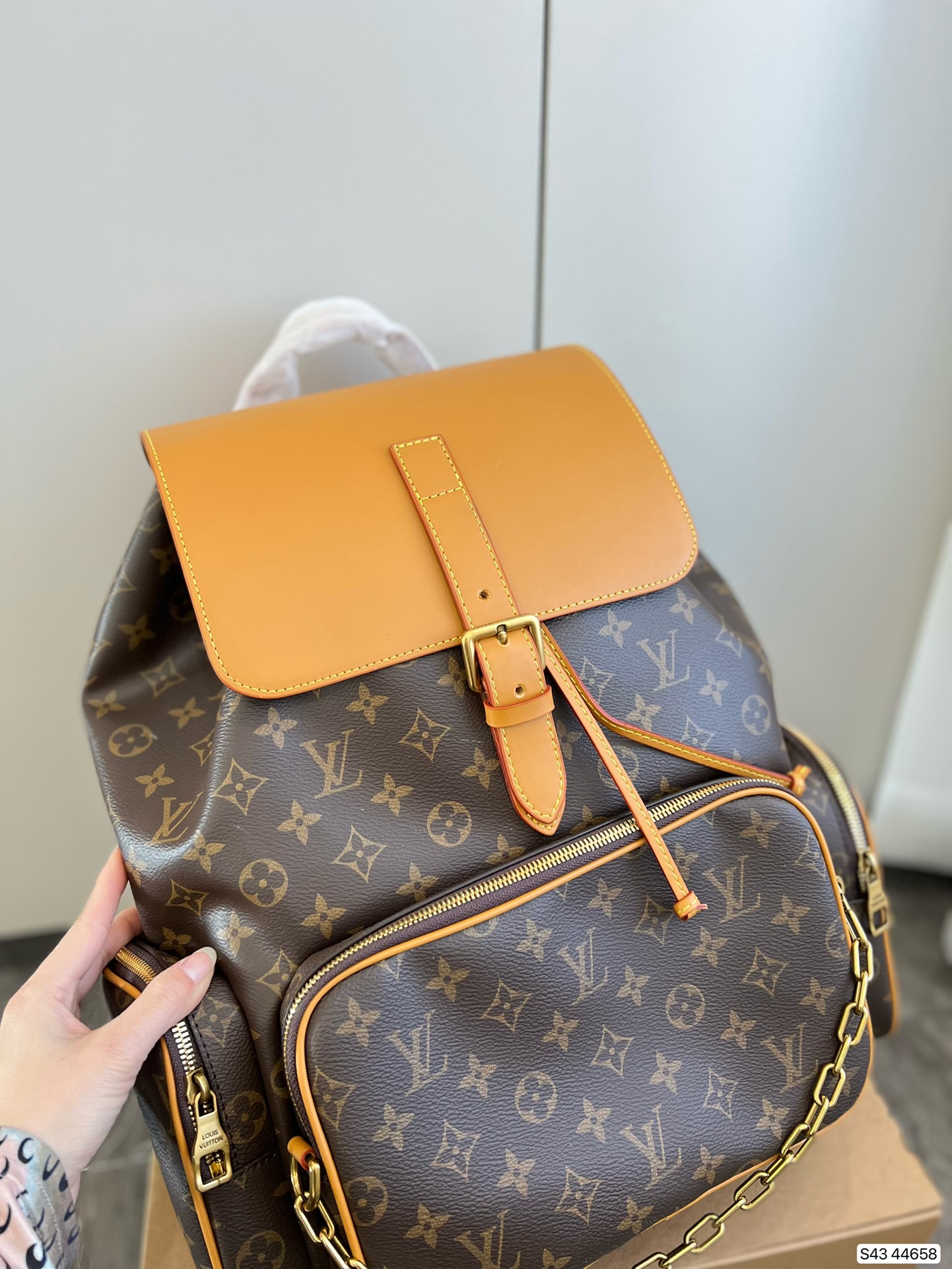 ルイヴィトン　LOUIS VUITTON　ヴィトン バッグ　リュック　モノグラム　トリオ・バックパック 　バックパック　ブラウン