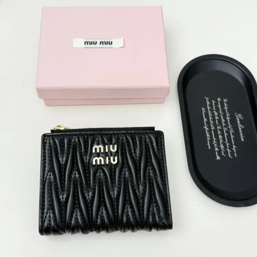 Miu Miu ミウミウ コインケース 本革 ミニ財布 黒 11.5*10*3