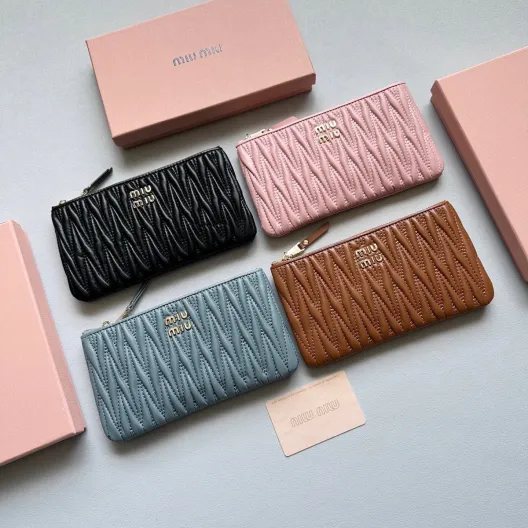 MIU MIU ミウミウ コインケース マイクロ コインケース 本革仕様 黒 ピンク 棕 ブルー 全4色展開