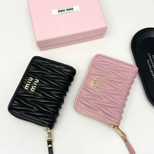 Miu Miu ミュウミュ 793 ミニ財布 黒 ピンク 全2色