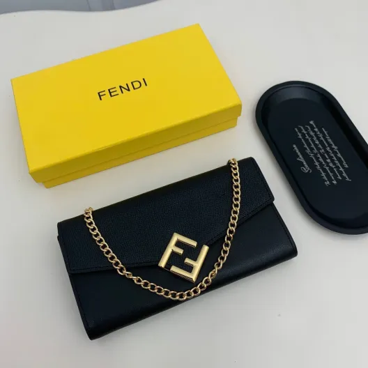 フェンディ バッグコピー ミニショルダーバッグ ロゴ金具 黒 ブラック 2WAY