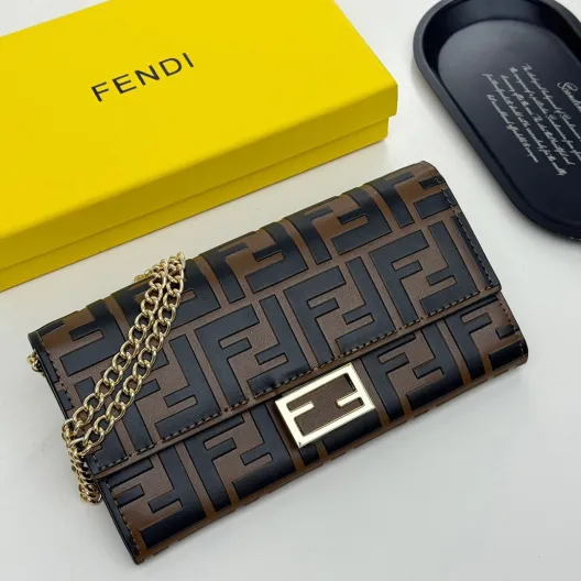 FENDI フェンディ バッグ コピー ロゴ柄 2WAY 斜め掛け レディース 黒 黒ブラウン