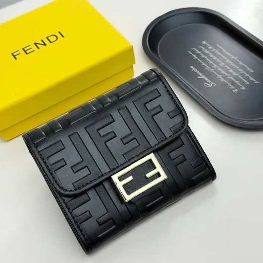 FENDI コピー ミニ財布 フェンディ ロゴ柄 チェーン付き 黒