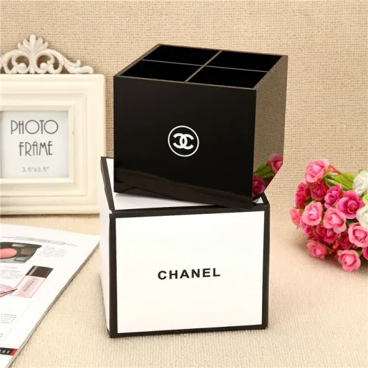 CHANEL シャネル　メイクボックス　化粧品収納ボックス　小物入れ　筆立て　仕切り4つ