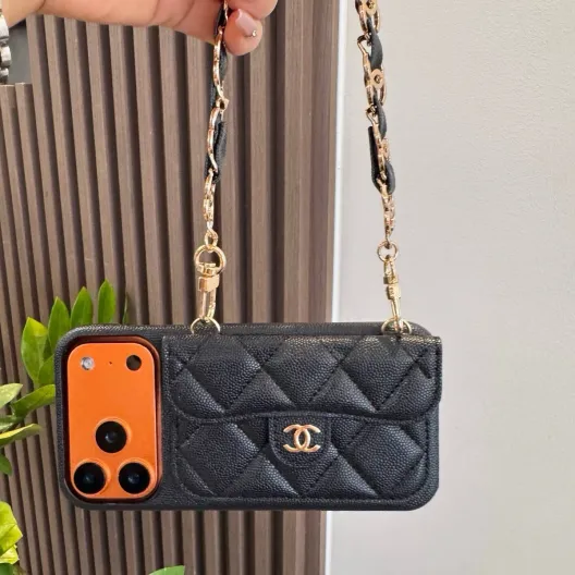 CHANEL シャネル フlip ケース ダブルCロゴ チェーンストラップ 魚子革 レディース