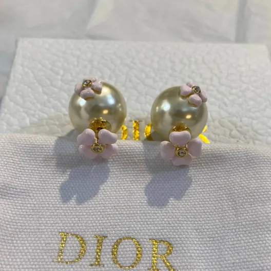 Dior ディオール レディース ピアス レジンパール CDイニシャル ホワイトレジンパール デザイン ブランドアクセサリー 上品 普段使い
