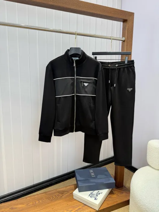PRADA プラダ メンズ セットアップ ジップアップパーカー ロゴワッペン ロゴテープ スポーツウェア ブラック