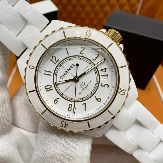 Chanel シャネルシャネル J12 時計⌚️ 高級感✨ 白セラミック&黒金🖤💛 人気モデル 9点画像付き💎