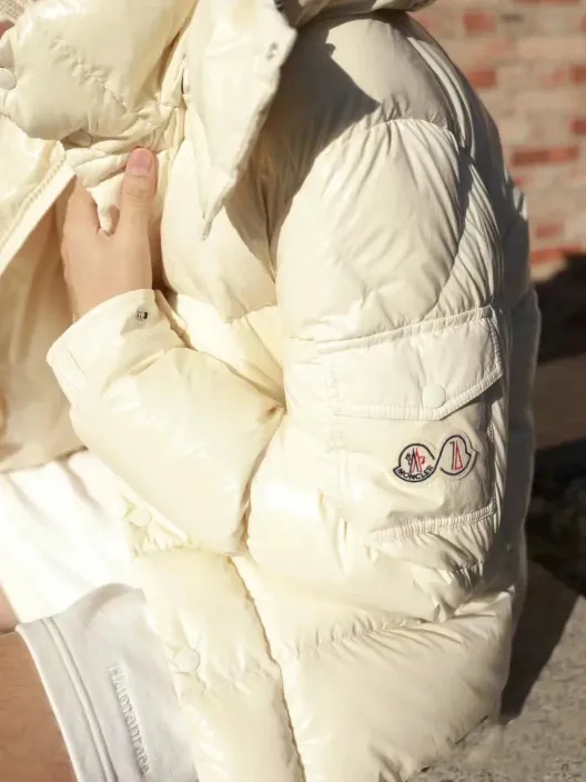 Moncler モンクレール【モンクレール】ダウンジャケット 秋冬新作✨ 高品質 保温 軽量 大人気🛒 レディース アウター🦢 プレゼントに最適🎁