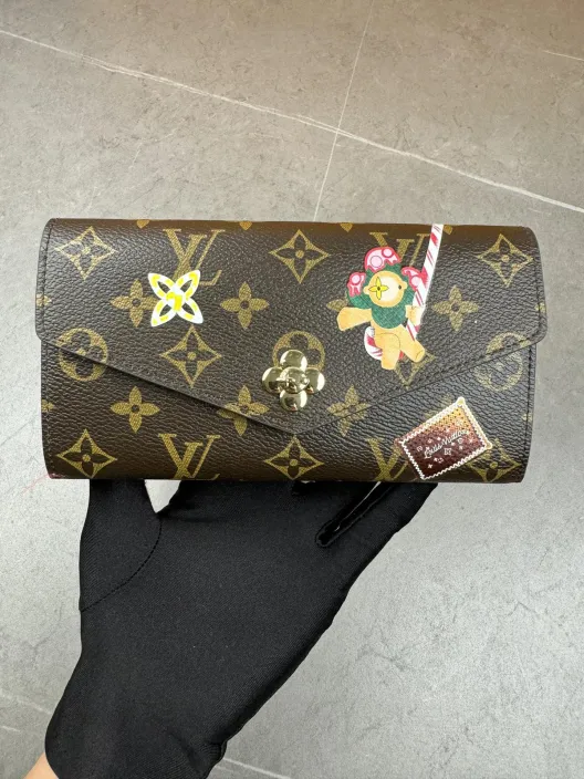 ルイ・ヴィトン モノグラムキャンバス 上品な長財布 レディースへのギフトに最適な定番モデル