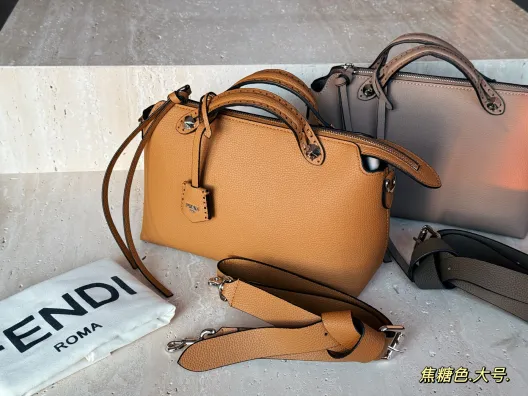 高級 FENDI バッグ ミニショルダーバッグ 2色入 🎒