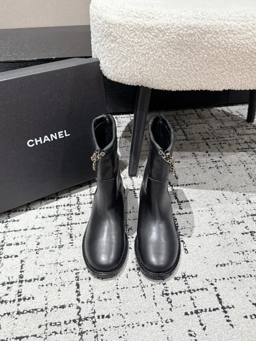 CHANEL ブーツ レディース 黒 チェーン フラット 脚首丈 靴 1足 37サイズ