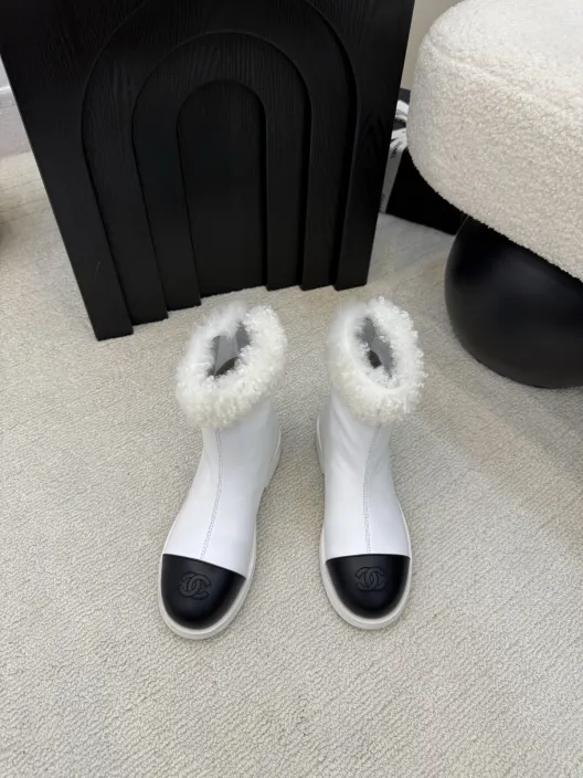シャネル レディース アンクルブーツ 白 黒 ファー コントラストデザイン 保温性抜群 🧣