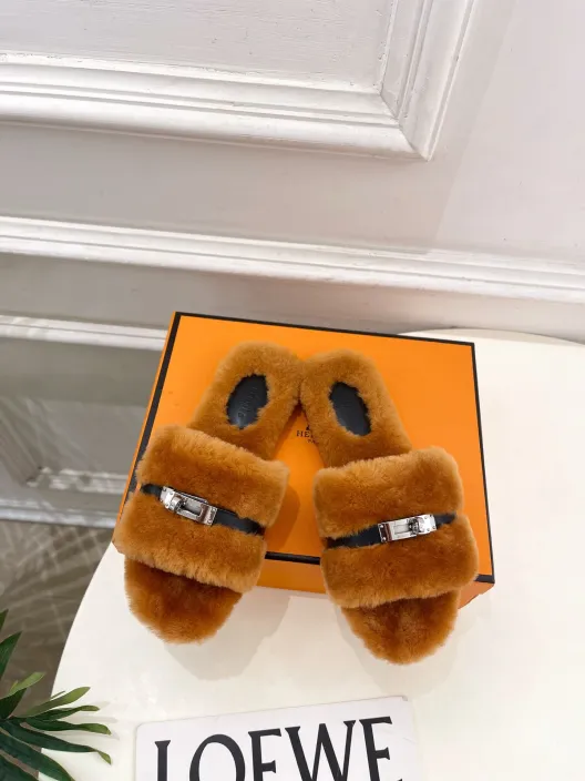 HERMÈS ファー フラットシューズ レディース ブラウン 37 オリーブ色 ファー ミュール 1枚 ✨