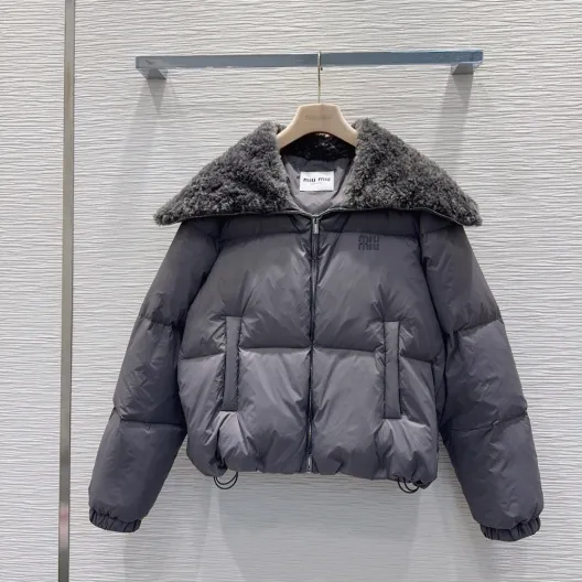 Miu Miu 510 2025FW 90白 ロゴ入り グレー