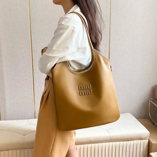 Miu Miu ショッピングバッグ | ブラウン | コンパクト収納力
