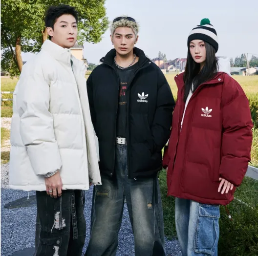 adidas ダウンジャケット ミニサイズ 2WAY ロゴ入り 通勤カジュアル ブラック/ホワイト/レッド レザー調