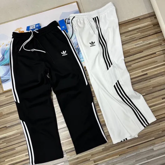 adidas スウェットパンツ サイドライン 3本線 ロゴ入り 通勤カジュアル ブラックホワイト展開