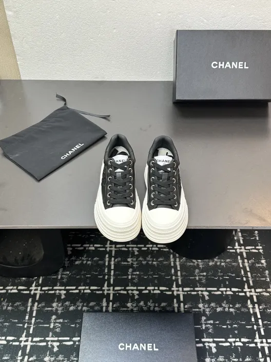 CHANEL シューズ レディース メンズ 兼用 プラットフォームスニーカー ブラック 白