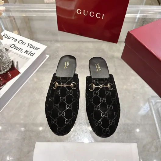 GUCCI グッチ ムートンサンダル ブラック 全1色